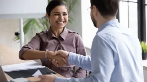 Especialista revela estratégias para se destacar no mercado de trabalho e conseguir o emprego dos sonhos