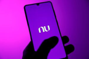 Quanto rende 100 mil no Nubank? Veja qual a taxa usada pelo banco roxinho!