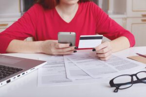 4 dicas para controlar as faturas do cartão de crédito e economizar!