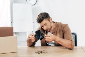 4 gastos que parecem urgentes, mas não são (e como repensá-los)